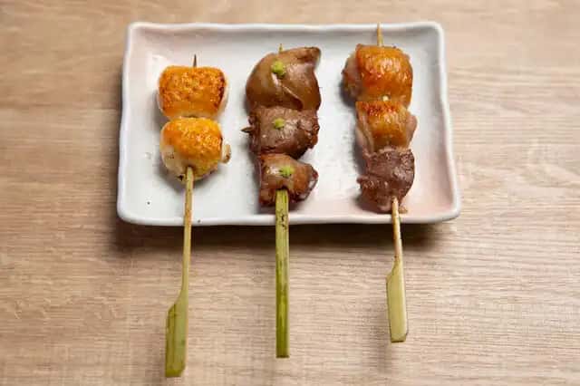 比内地鶏の炭火焼き鳥